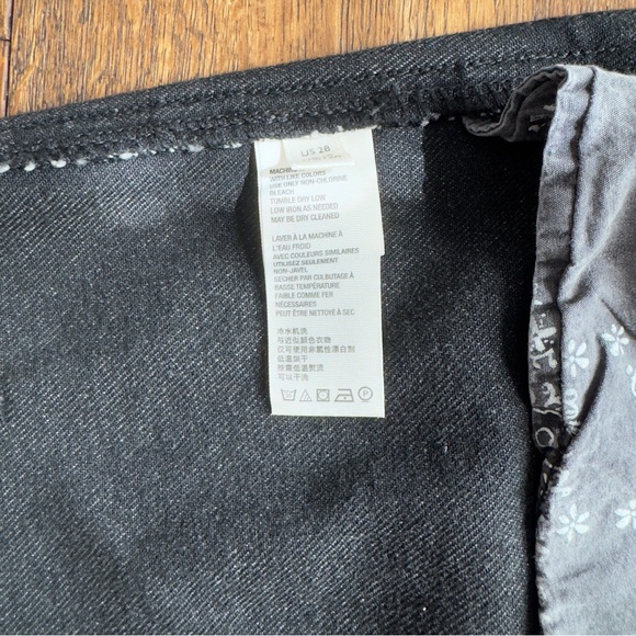 NWT- Free People Brea Cut Off dark Denim
Skirt size 28 - Picture 10 of 13